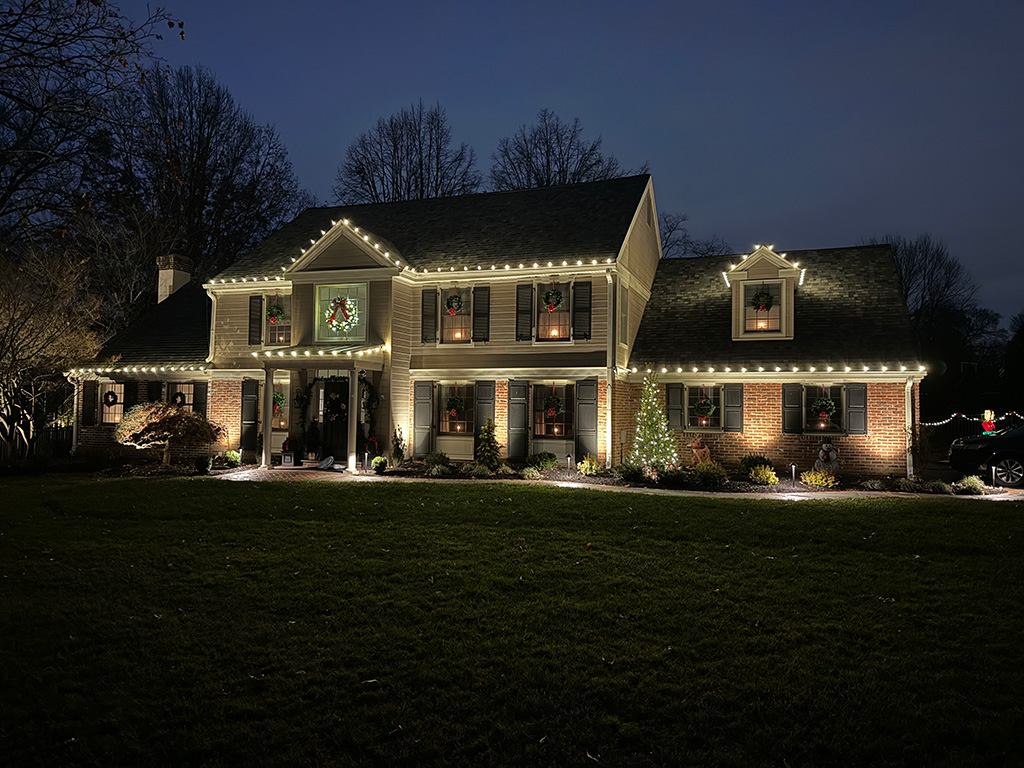 Main Line Christmas Lights - House with full Lights and Acents