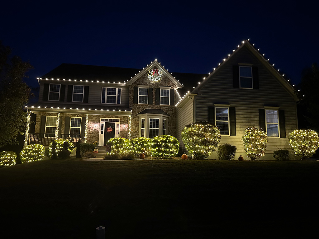 Main Line Christmas Lights - House with Bushes